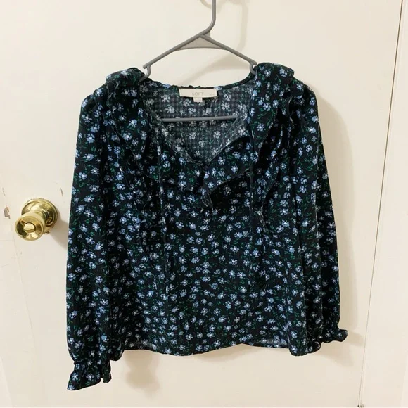 🎁LOFT Floral Print ruffle tie neck Blouse shirt/top Black & Blue petite small SP - Picture 2 of 8